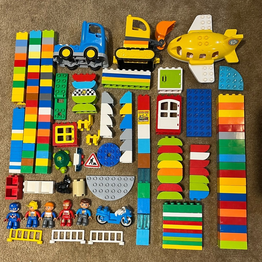Duplo Leo Bricks and mini figures 5lbs